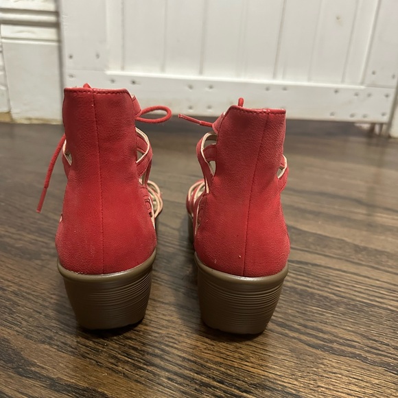 8.5 Sketchers Lace Up Wedges Code Red - Picture 4 of 6